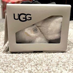 NWT and box Ugg Bixbee Booties for infants. Off white. Never been worn.